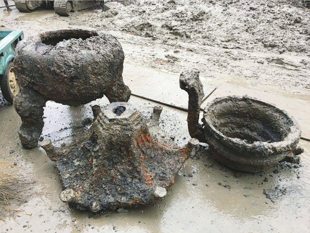 校园施工，道观铁香炉破土而出